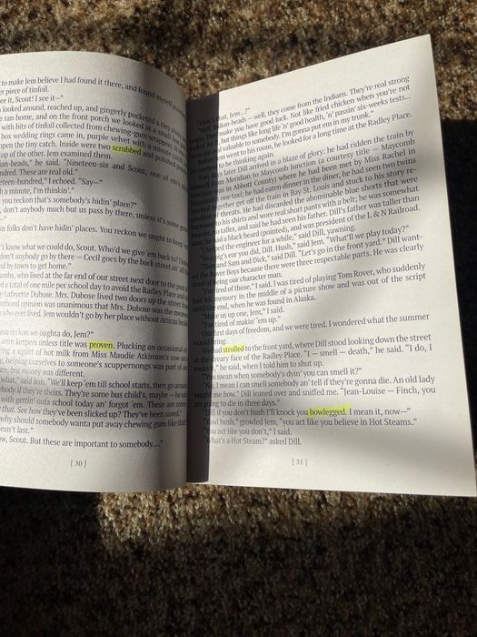 Книга To Kill a Mockingbird