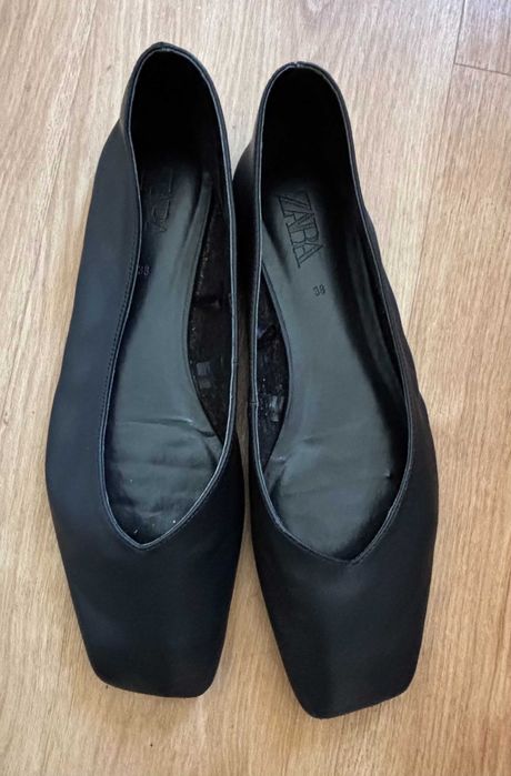 Sabrinas pretas em bom estado