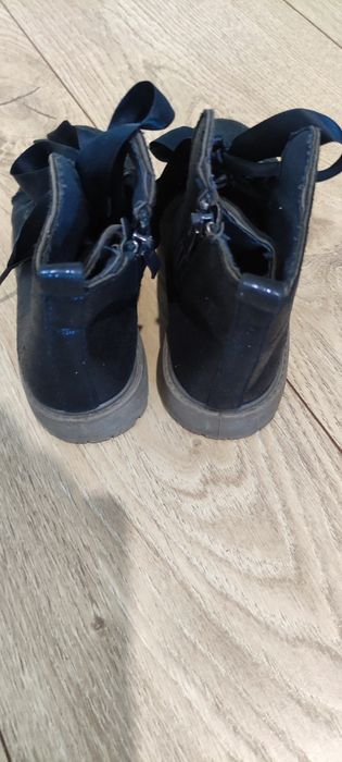 dziewczynki rozmiar 29 jesień wiosna połysksk granat
Piękny kolor, sz