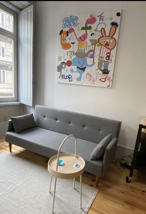 Sofá cama de design Italiano, com pés torneados em madeira