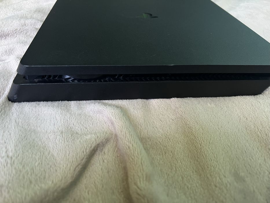 PS4 Slim 1tb + 2 джойстика