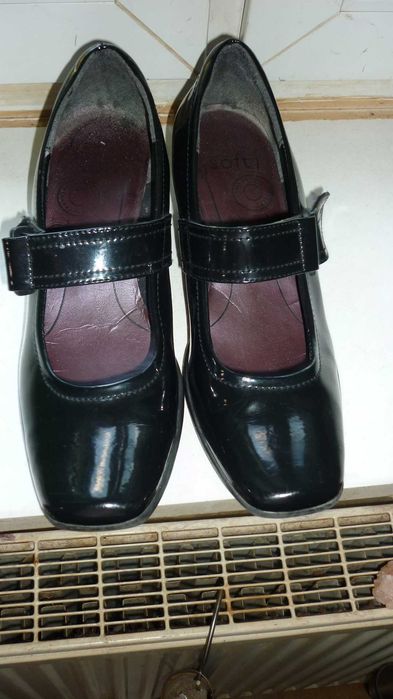 Clarks soft- lakierowane czółenka  r; 41
