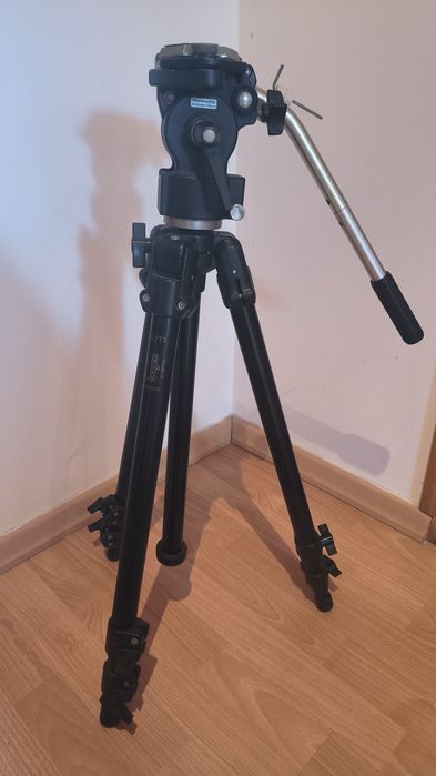 Statyw z głowicą Manfrotto