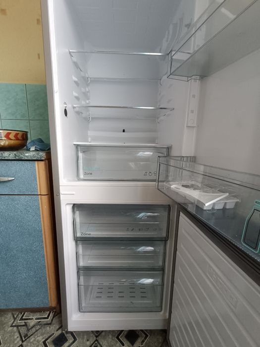 Lodówka Sharp 150 cm  wysokości