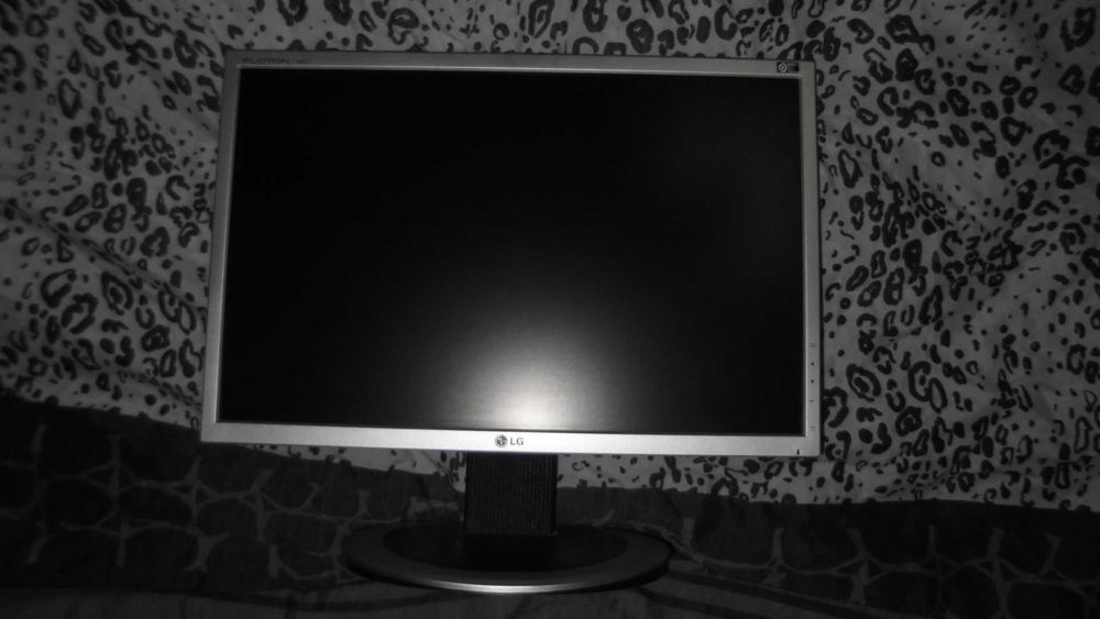 Монитор LG FLATRON L 194 WTS - SF  " 19 ,,