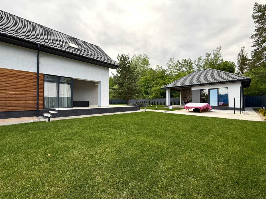 Двоповерховий Будинок З Ремонтом ТА Меблями, 10 КМ Від ЦЕНТРУ МІСТА