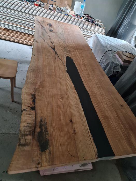 Stół monolit lite drewno jesion żywica czarna massivholztisch loft