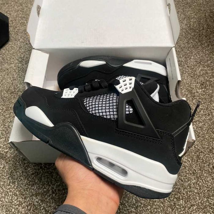 Jordan 4 Retro White Thunder R.39