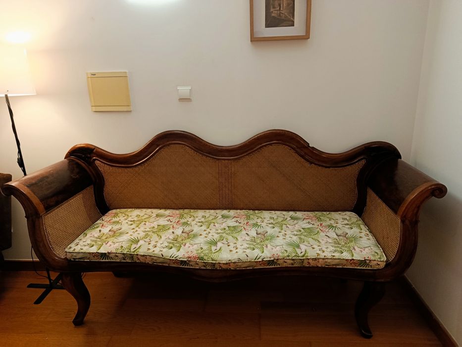 Canapé em pau santo.