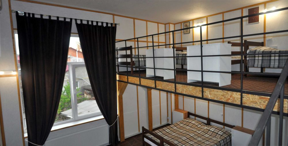 Сучасна 2-рівнева квартира в центрі Старого міста.