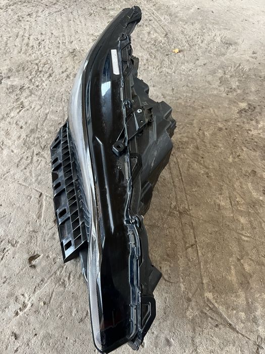 Фара Toyota Venza limited 2021