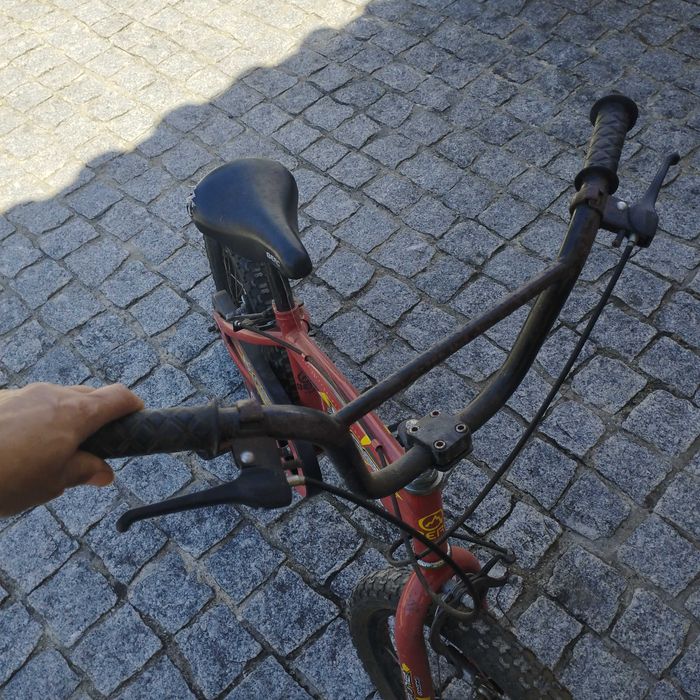 Bicicleta de criança com rodinhas