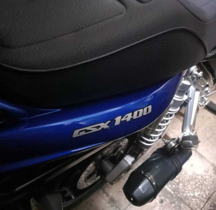 Suzuki GSX 1400 em estado impecável