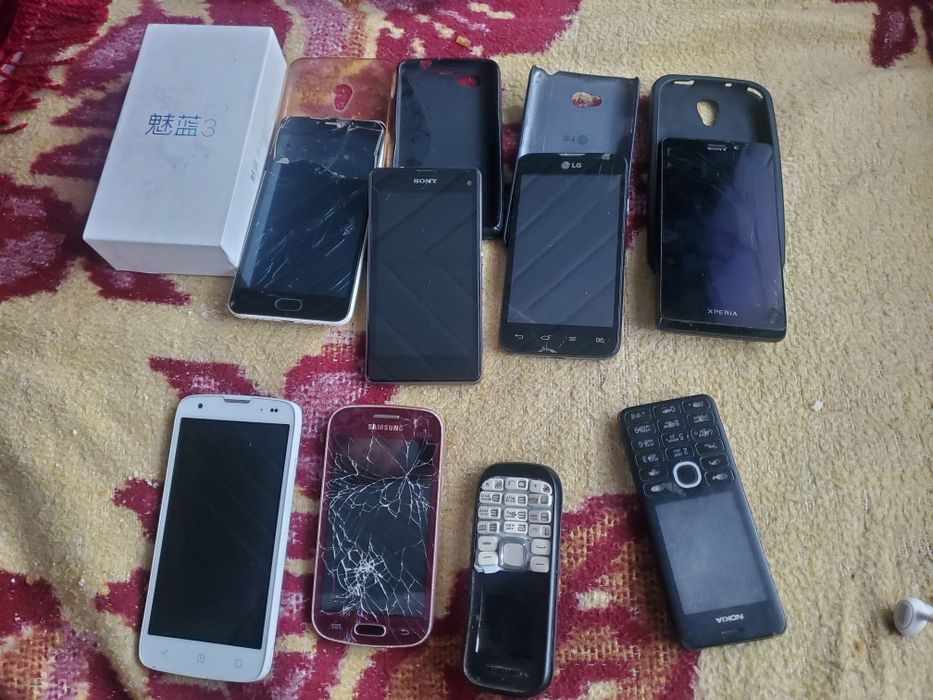 Телефон на запчастини