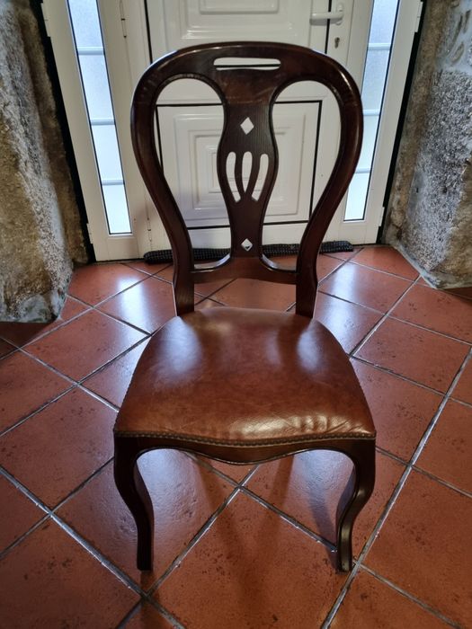 Mesa de jantar + 6 cadeiras + armário