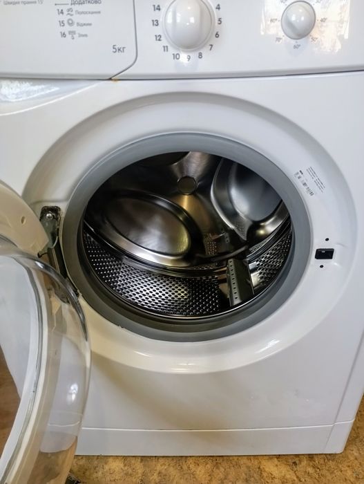 Пральна машина Indesit