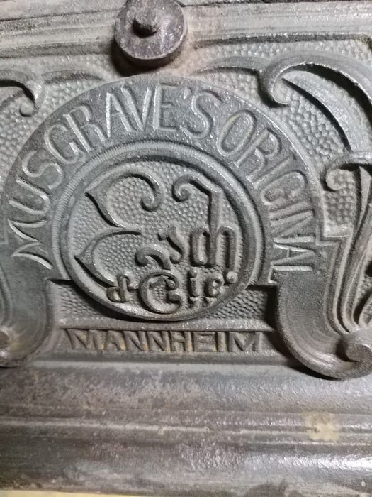 Zabytkowy piecyk żeliwny