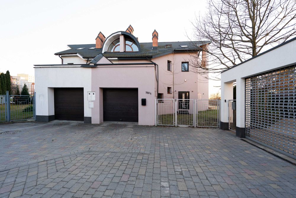 Продаж котеджу з ремонтом на вулиці Роксоляни!