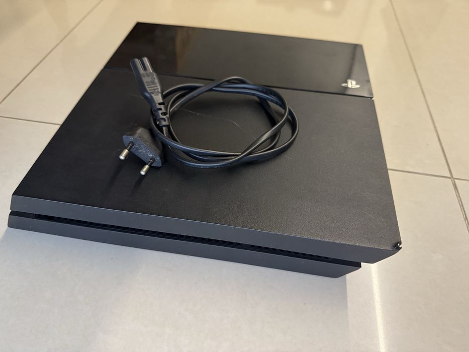 Ps4 500G ( ler descriçao )