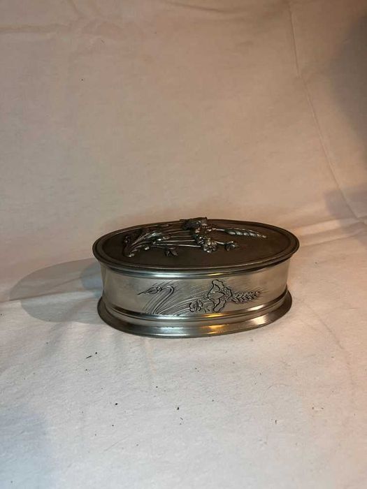 Caixa Oval em Estanho 95% - J. Dores (17cm)