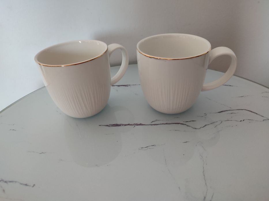 Zestaw dwóch kubków z porcelany