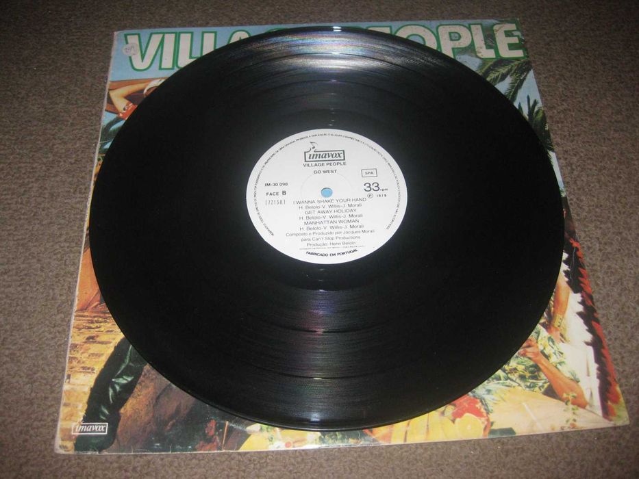 Disco em Vinil LP 33 rpm dos Village People "Go West"