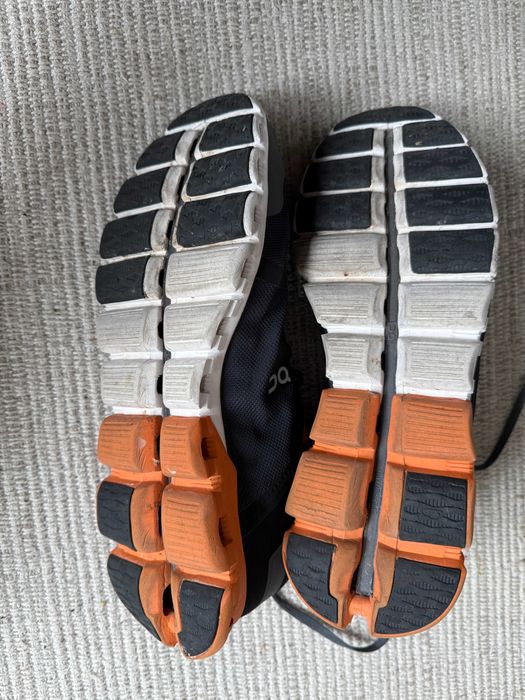 On Running Cloudflow Running Shoes, Size 44.564740057781762123