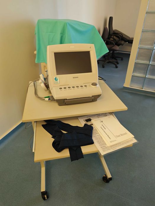Cardiotocógrafo Edan – Excelente Estado + Mesa de Suporte - V.N. Famalicão