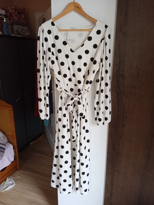 Nowa Biała sukienka w grochy rozmiar L Reserved