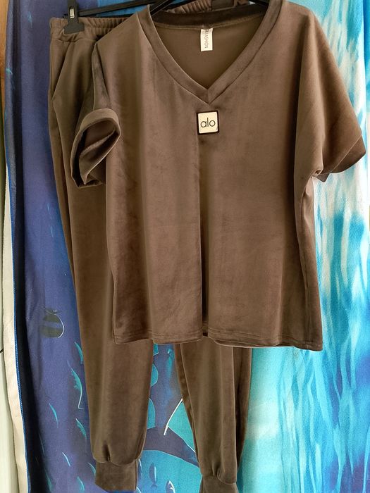 Nowy welurowy dres Italy Moda