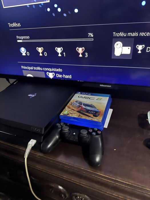 PlayStation 4 Pro 1TB + 3 Games + Controller Like New64751573196290120