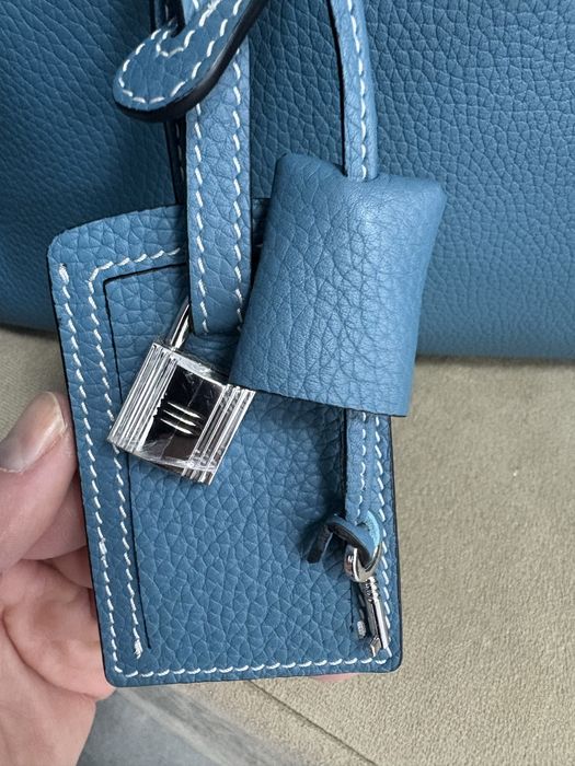 Шкіряна вмістка сумка, майже як нова