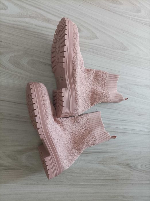 Nowe kozaki krótkie skarpetowe