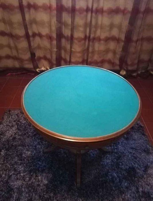 Mesa de jogo em madeira