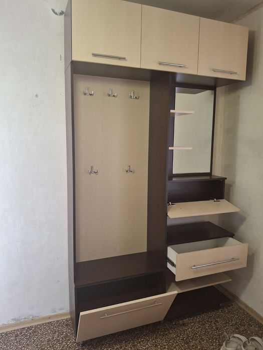 Продам шкаф в прихожую.