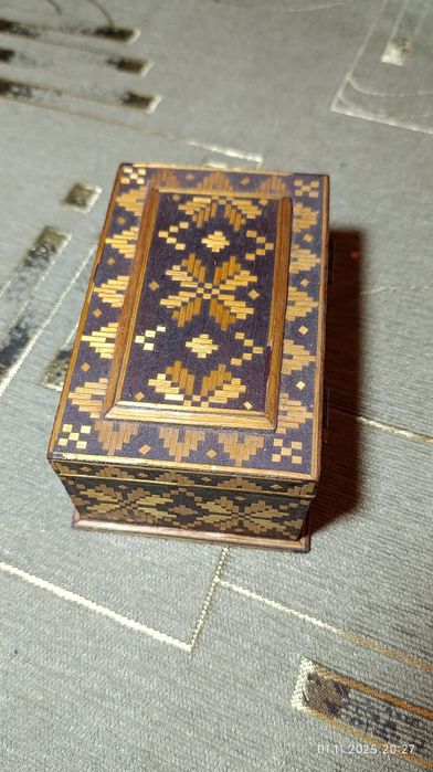 Шкатулка школи маркетрі інкрустації соломою