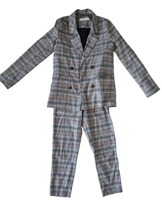 Stylowy garnitur dla dziewczynki nastolatki Rozmiar 140 cm