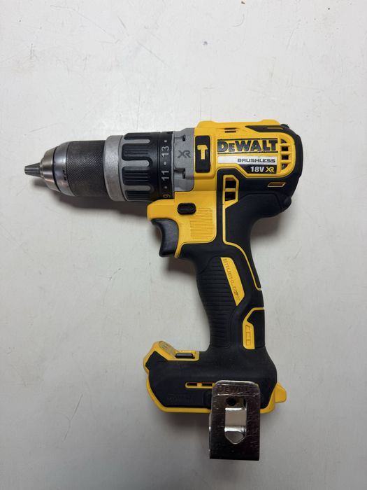 Акумуляторниий безщітковий шуруповерт DeWalt DCD796 18в
