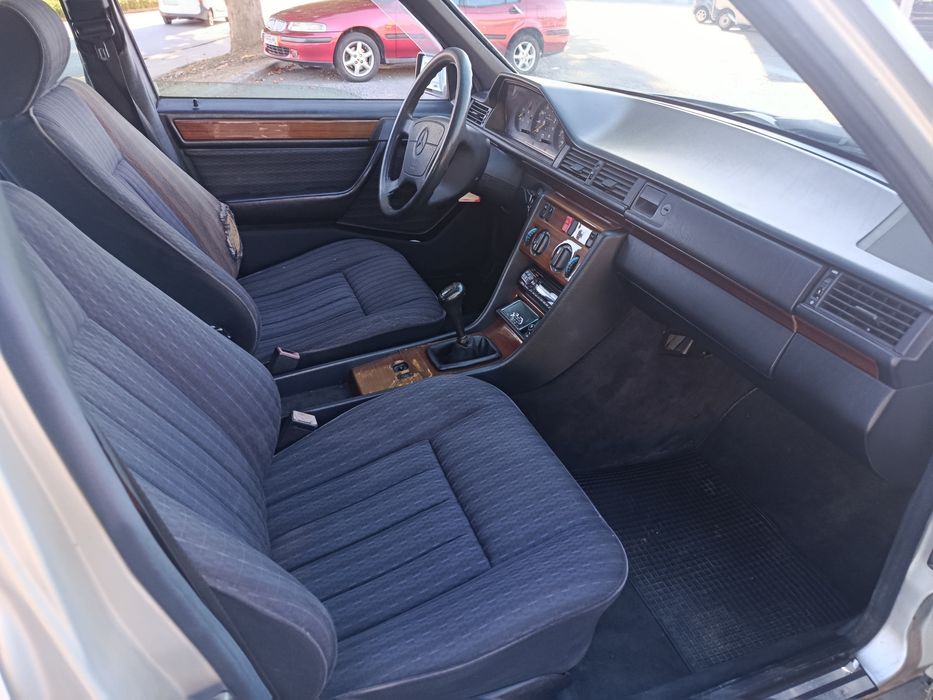 Mercedes- Benz 200 D