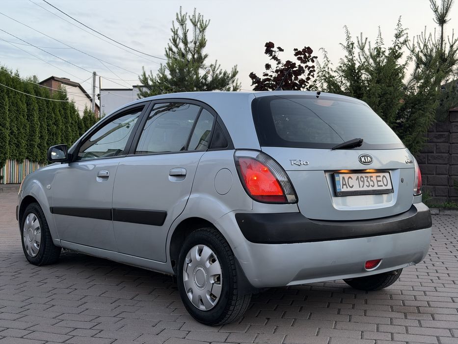 Kia Rio 1.6d в гарному стані цікавить обмін
