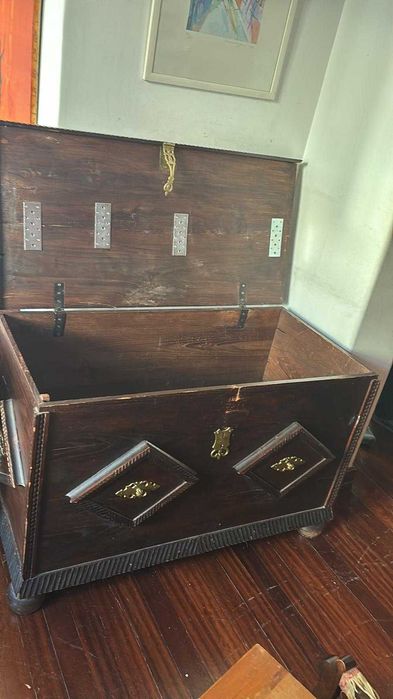 Arca de madeira antiga