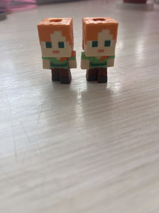 Обмін фігурок з кіндера майнкрафт
