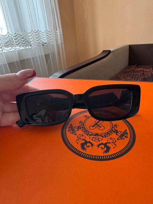 Різні окуляри на літо