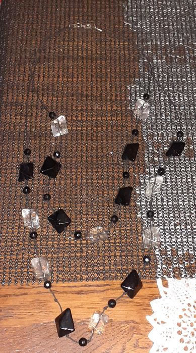 Piękny delikatny naszyjnik