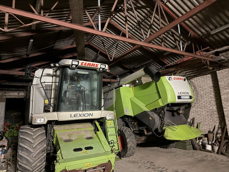 CLAAS LEXION 470 TUCANO John Deere ze stołem do rzepaku