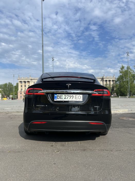 Продається автомобіль тесла Х