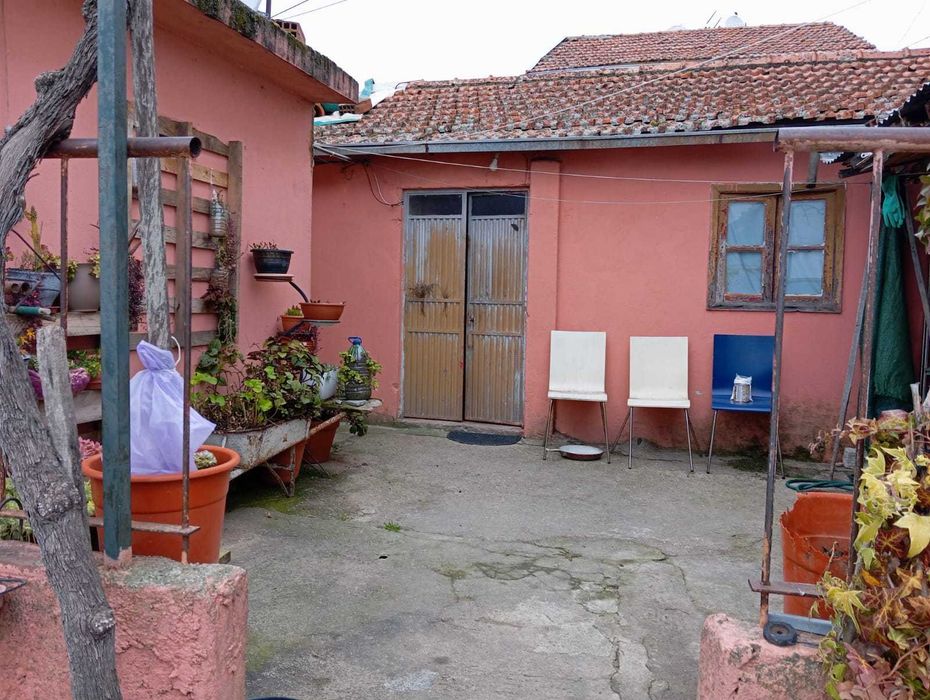 Vendo moradia , propriedade privada com vedação total