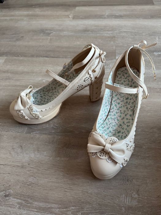 Нереально красиві туфлі босоніжки 44 розмір