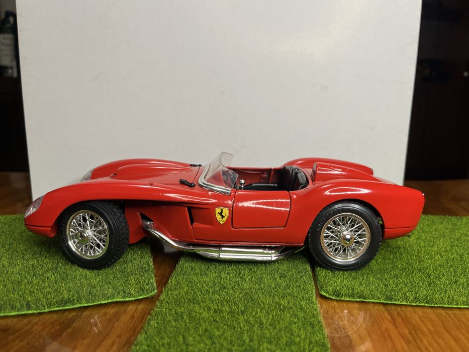 Ferrari Testarossa 1:18 Burago