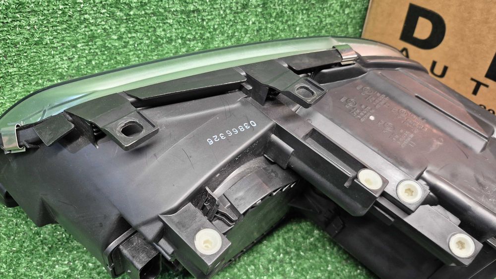 Otica Farol Frente Direito VW Touran 1T Caddy III 2003 a 2015 Ref. 441-1193R-LD-EM NOVO DEPO